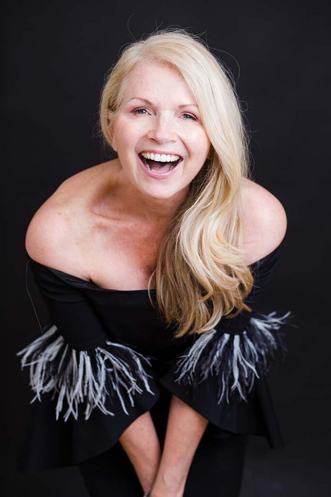 dating-profile-photographer-london-capturing-matured-age-lady-laughing