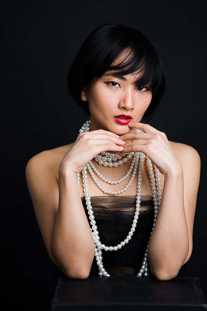 photoshoot-what-to-wear-pearl-necklace-in-london-photography-studio-wardrobe